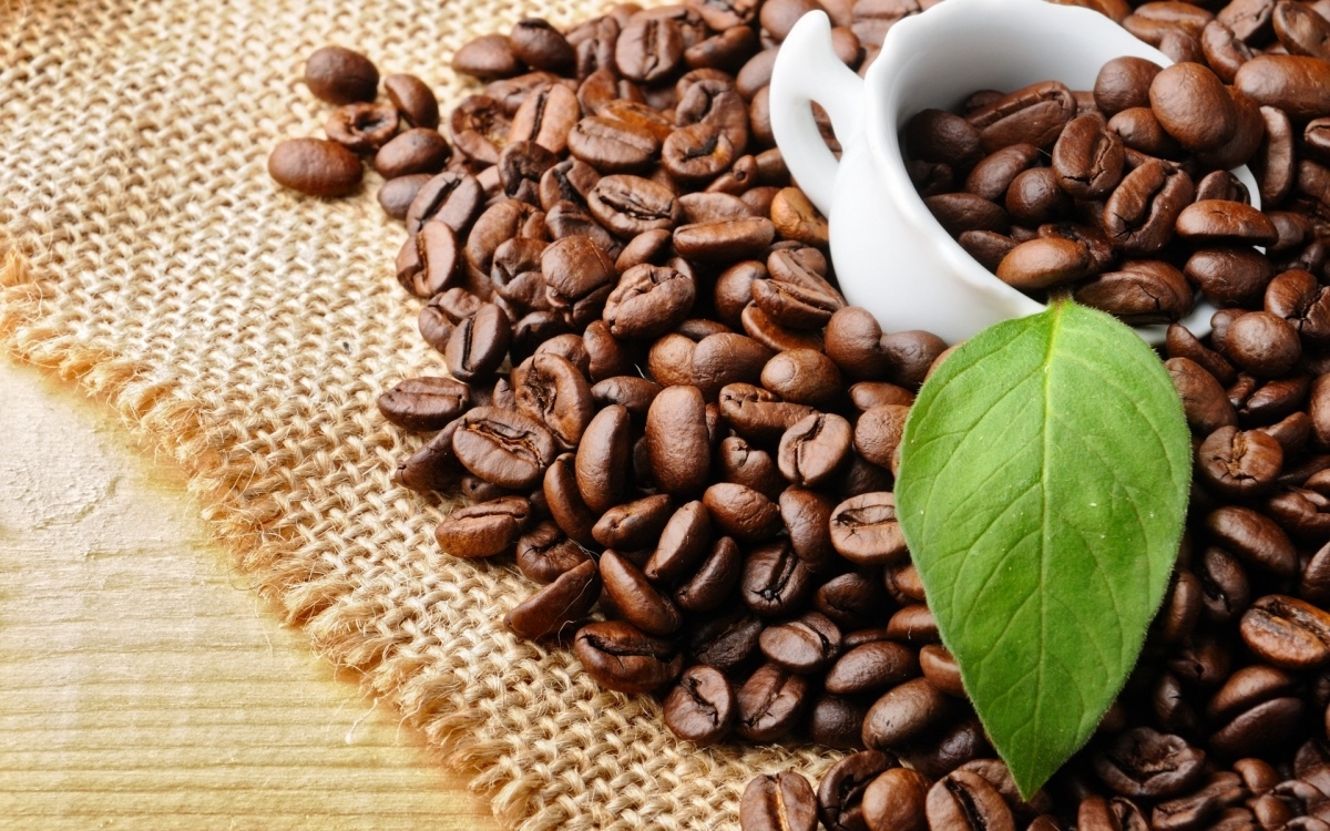 Tận dụng bã cà phê và đường nâu làm trắng da không cần lột tẩy